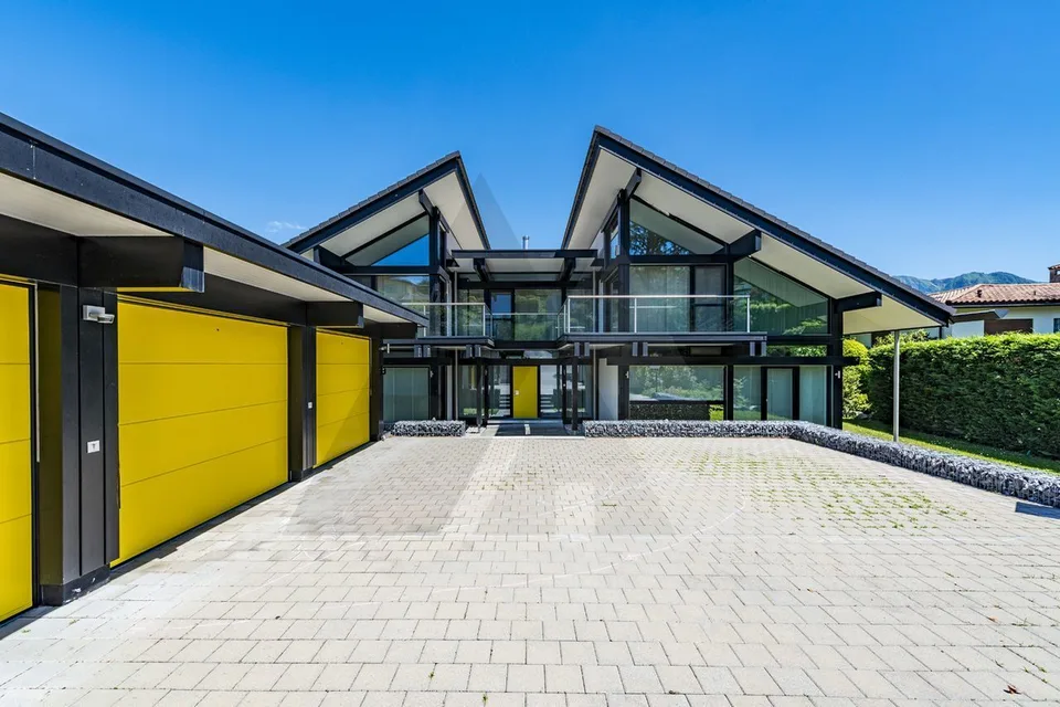 MODERNA VILLA CON TERRENO EDIFICABILE