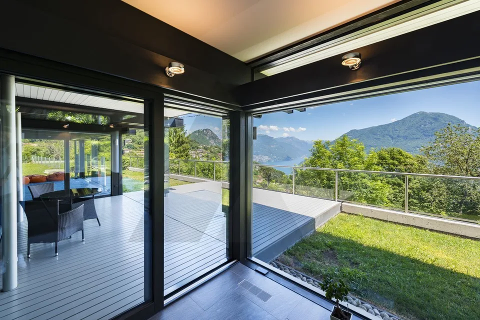 MODERNA VILLA CON TERRENO EDIFICABILE
