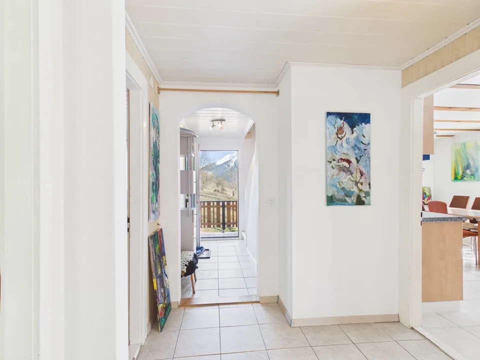 Ampia casa residenziale con giardino soleggiato sopra Naters