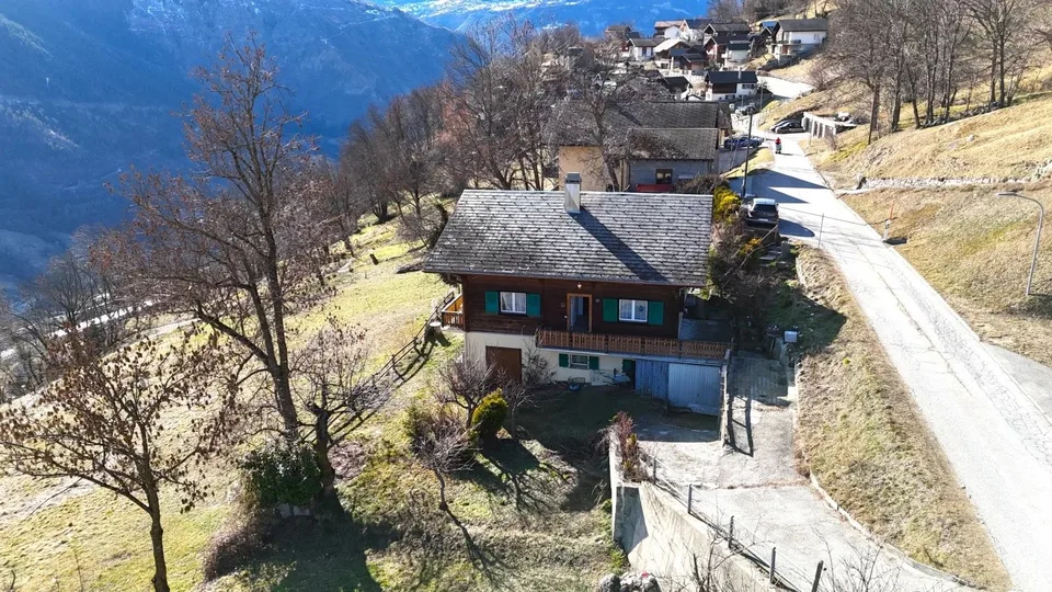 Ampia casa residenziale con giardino soleggiato sopra Naters