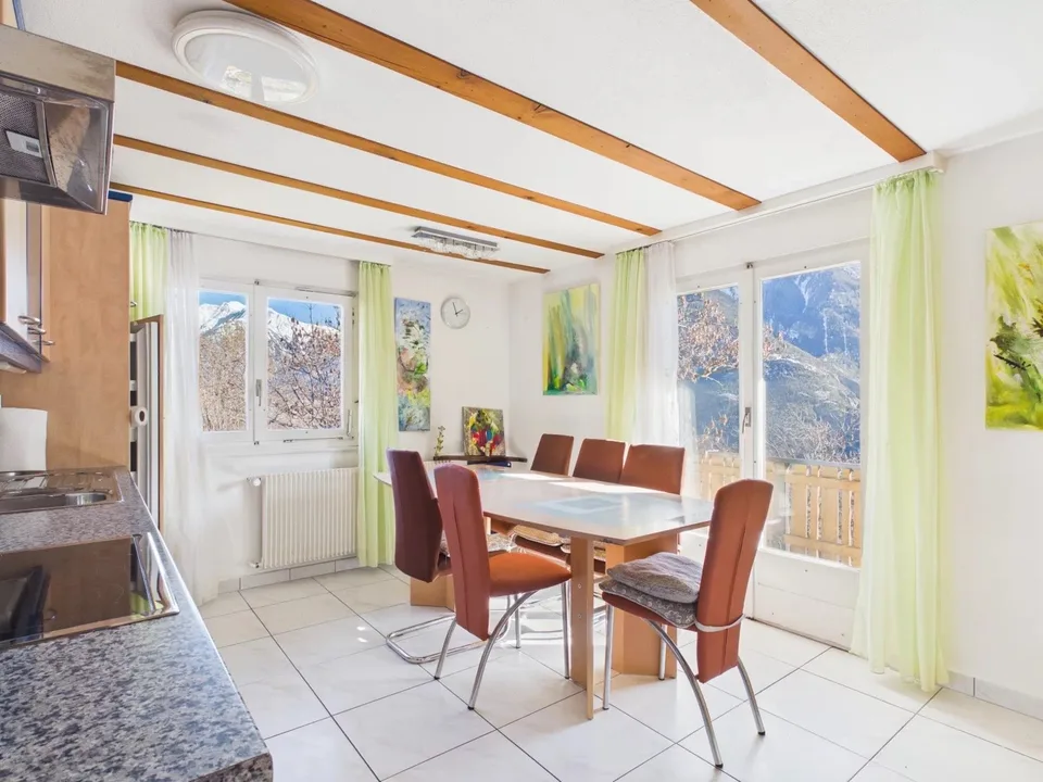 Ampia casa residenziale con giardino soleggiato sopra Naters