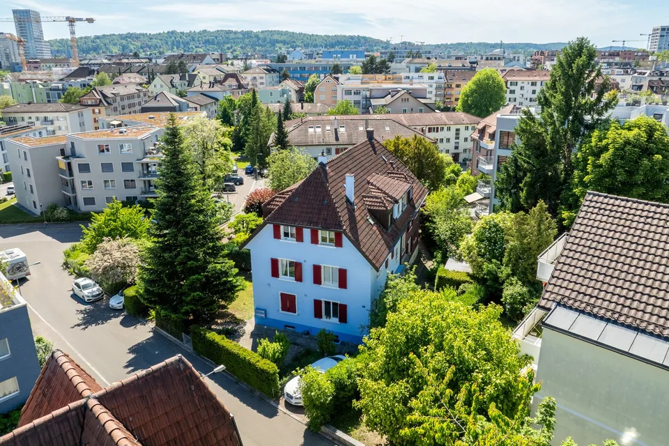 Maison multifamiliale attractive avec trois appartements à Zürich-Seebach