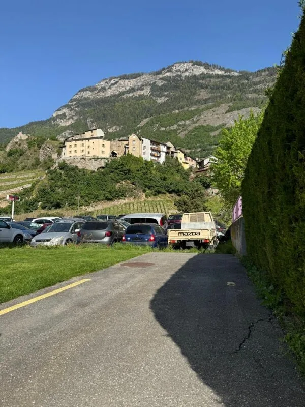 Places de parc extérieures double dans la longueur ou place pour un camping-car