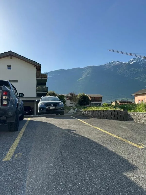 Places de parc extérieures double dans la longueur ou place pour un camping-car
