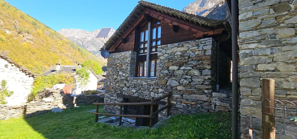 Casa rustica ristrutturata con vista panoramica a Malvaglia