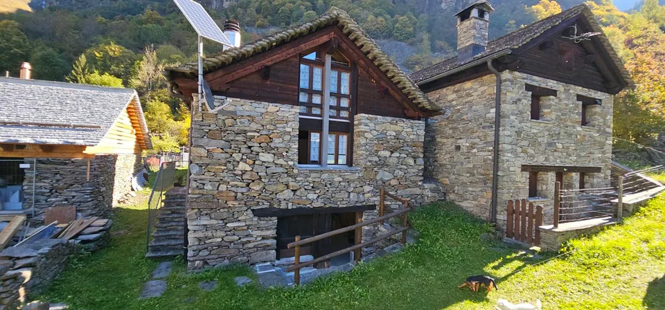 Casa rustica ristrutturata con vista panoramica a Malvaglia