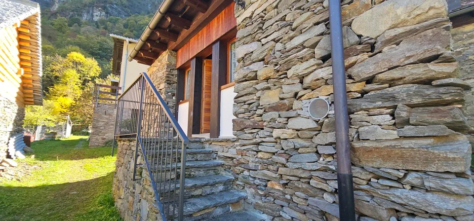 Casa rustica ristrutturata con vista panoramica a Malvaglia