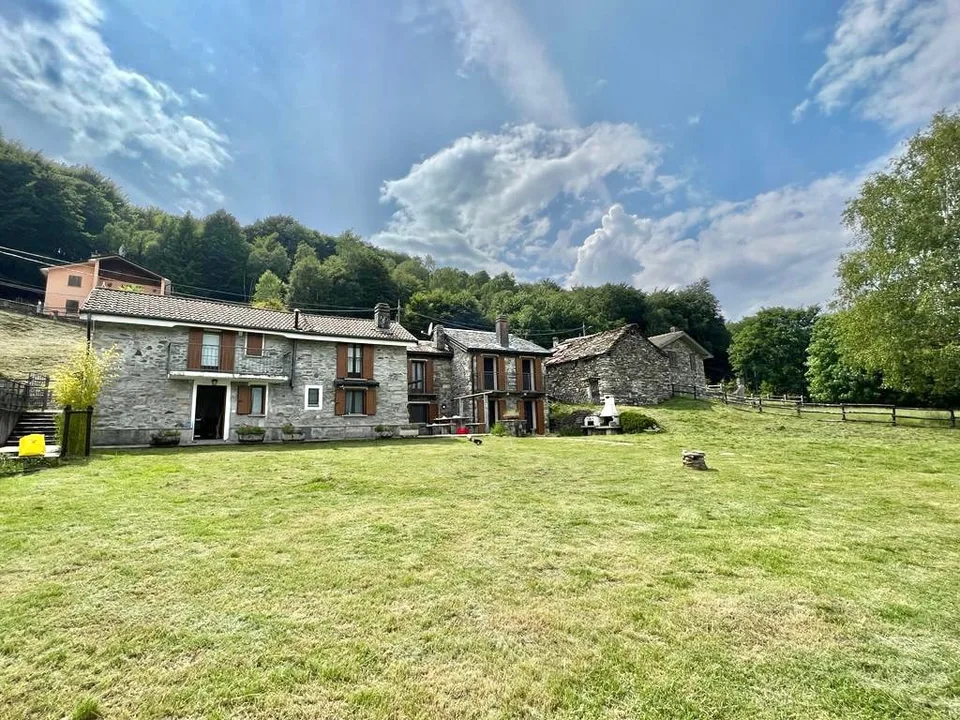 3 renovierte Rusticos in ruhiger und sonniger Lage mit atemberaubendem Blick auf den Lago Maggiore