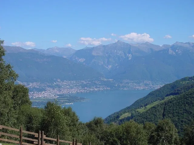 3 rustici ristrutturati in una posizione tranquilla e soleggiata con vista mozzafiato sul Lago Maggiore – foto 16 di 16