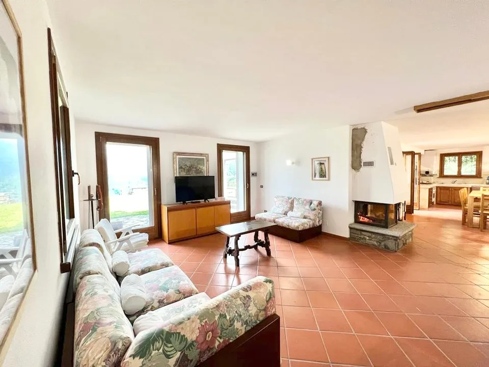 3 rustici ristrutturati in una posizione tranquilla e soleggiata con vista mozzafiato sul Lago Maggiore – foto 7 di 16