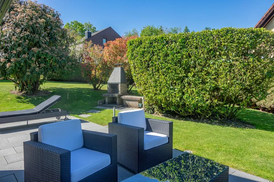 Wohnoase: Grosses 4.5-Zi. Einfamilienhaus mit Gartenparadies