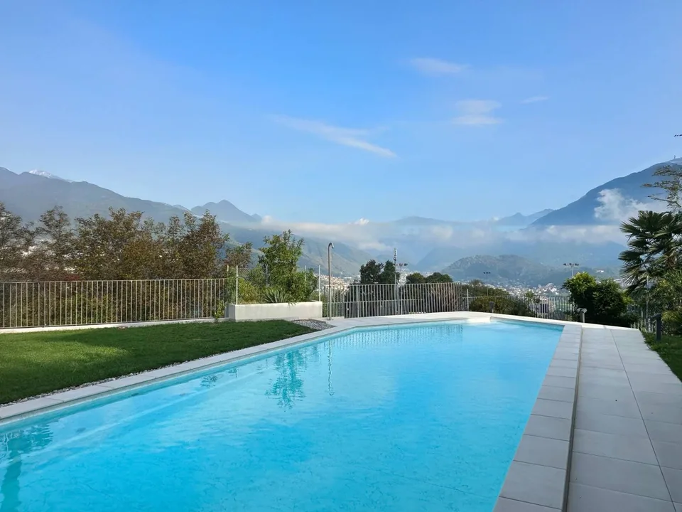 Elegante appartamento 4.5 locali con piscina a Breganzona