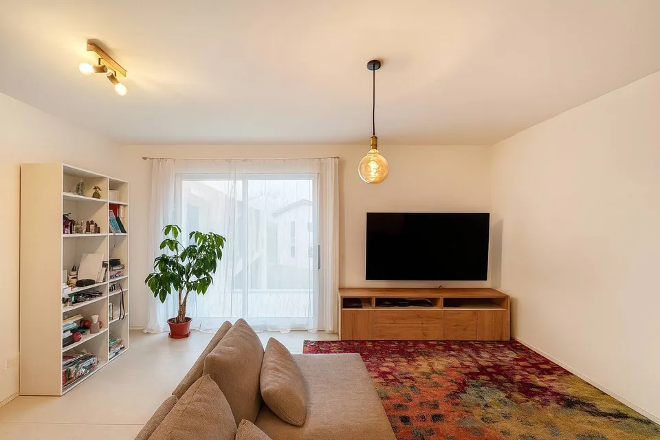 Elegante appartamento 4.5 locali con piscina a Breganzona