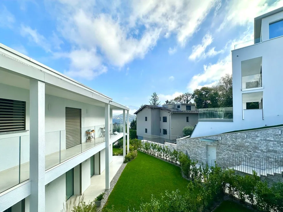 Elegante appartamento 4.5 locali con piscina a Breganzona