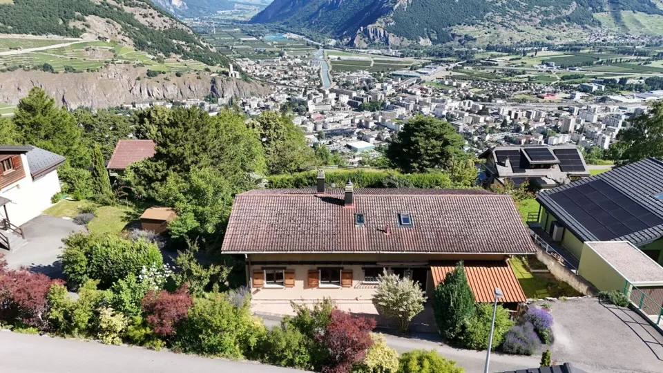 Casa indipendente con 6 locali 1/2 e una vista straordinaria a Chemin Dessous