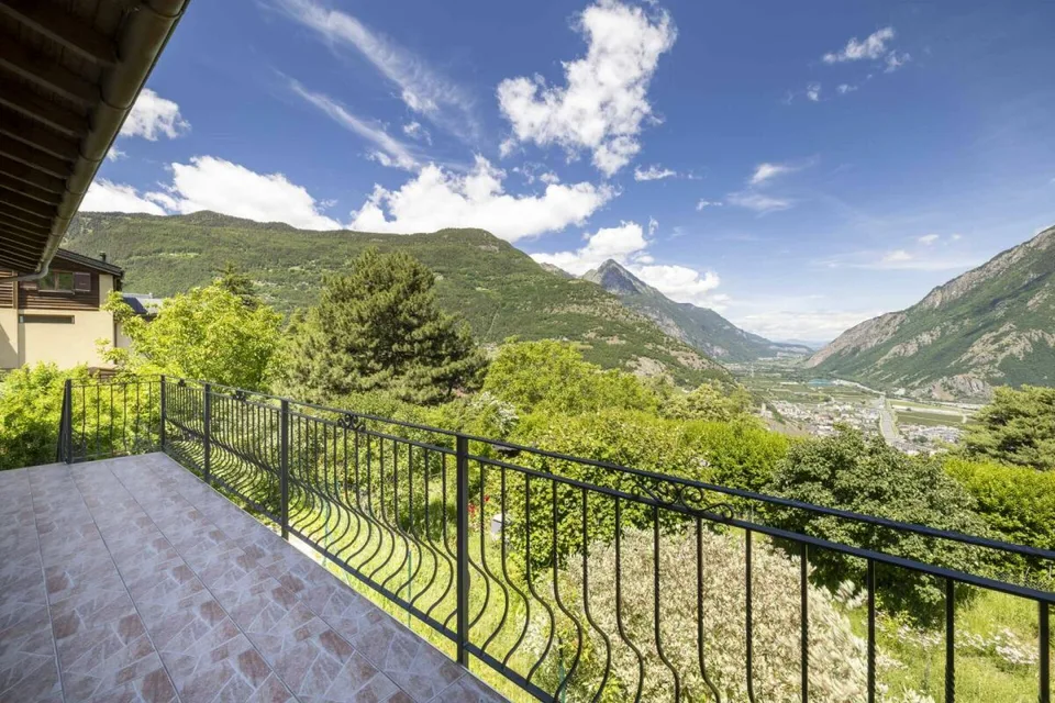 Casa indipendente con 6 locali 1/2 e una vista straordinaria a Chemin Dessous