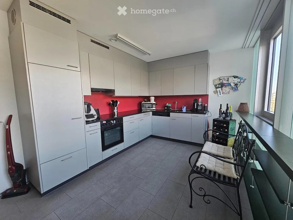 Shared room with private bathroom for rent in Ittigen