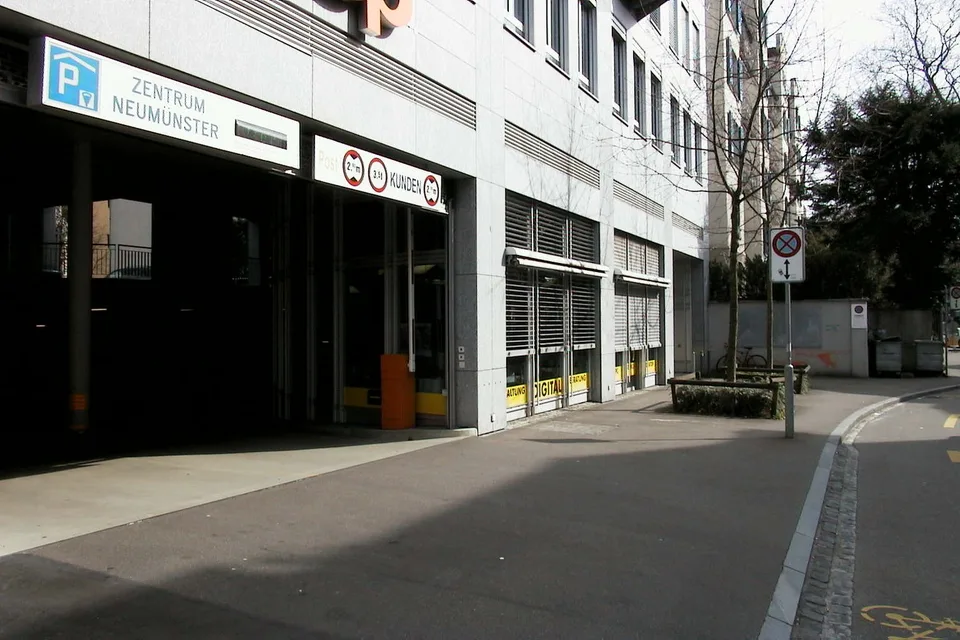 Einstellplätze - Am Kreuzplatz / nähe Bhf. Stadelhofen zu vermieten