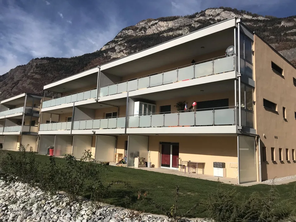 À louer : charmant studio au rez-de-chaussée avec terrasse.