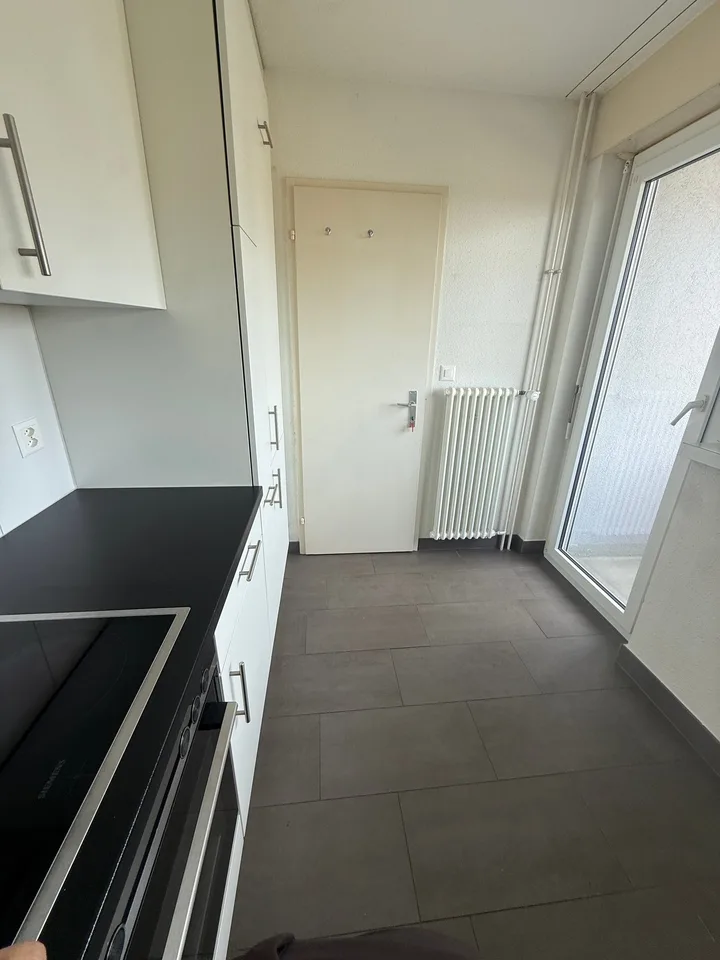 Helle 3.5-Zimmer-Wohnung mit Balkon und toller Aussicht in Rümlang