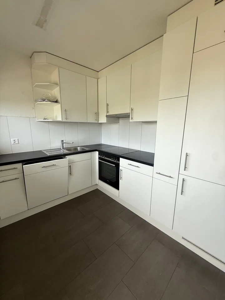 Helle 3.5-Zimmer-Wohnung mit Balkon und toller Aussicht in Rümlang