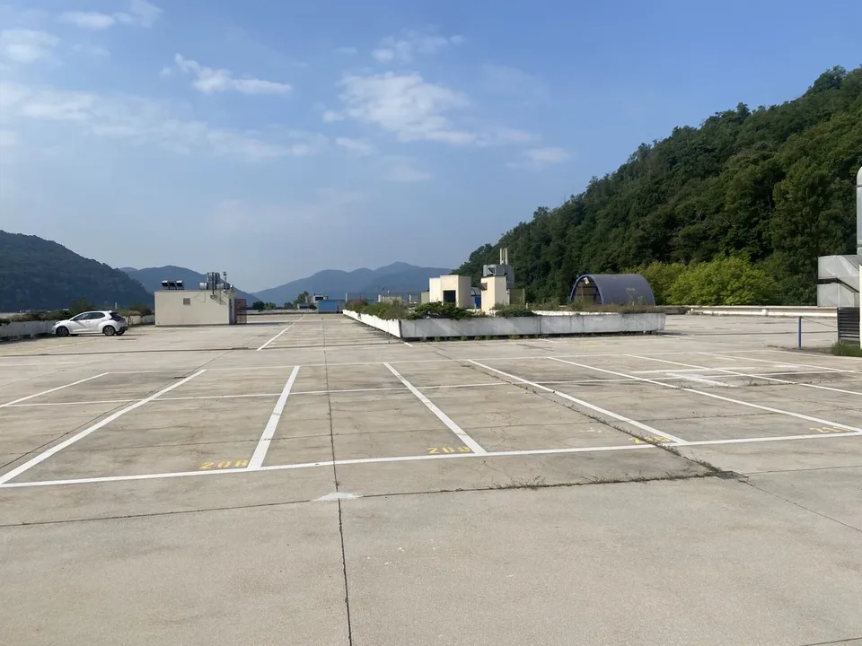 Affitto Posteggi Esterni – Centro Galleria 2, Via Cantonale, Manno
