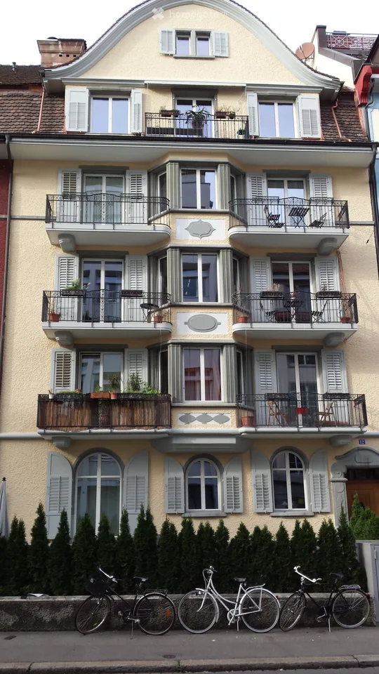Heimelige Dachwohnung mit privater Dachterrasse im Kreis 3