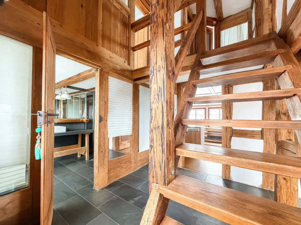 Disponibile temporaneamente: Affascinante casa colonica di 5,5 locali in una posizione tranquilla a Horgen