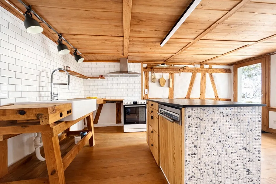 Disponibile temporaneamente: Affascinante casa colonica di 5,5 locali in una posizione tranquilla a Horgen