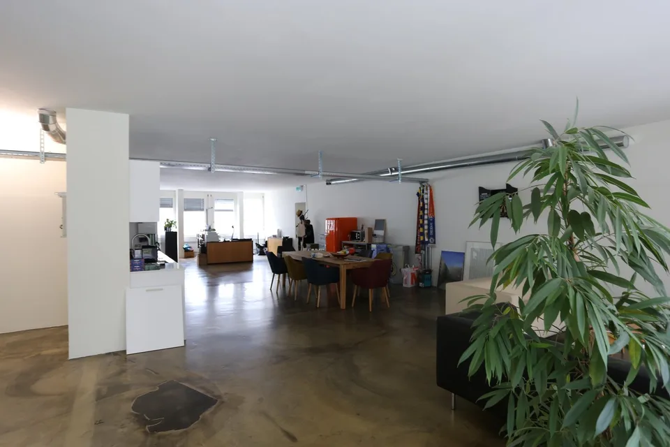 Espaces de bureau représentatifs près d'Aeschenplatz, environ 347 m²