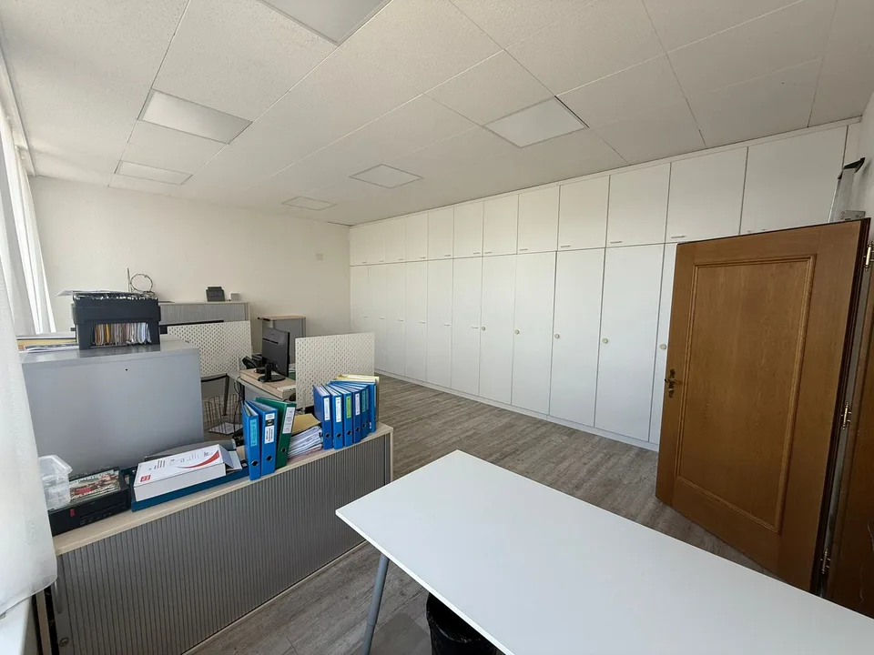 Bright office space with large reception area in attractive location in Regensdorf – photo 7 of 13