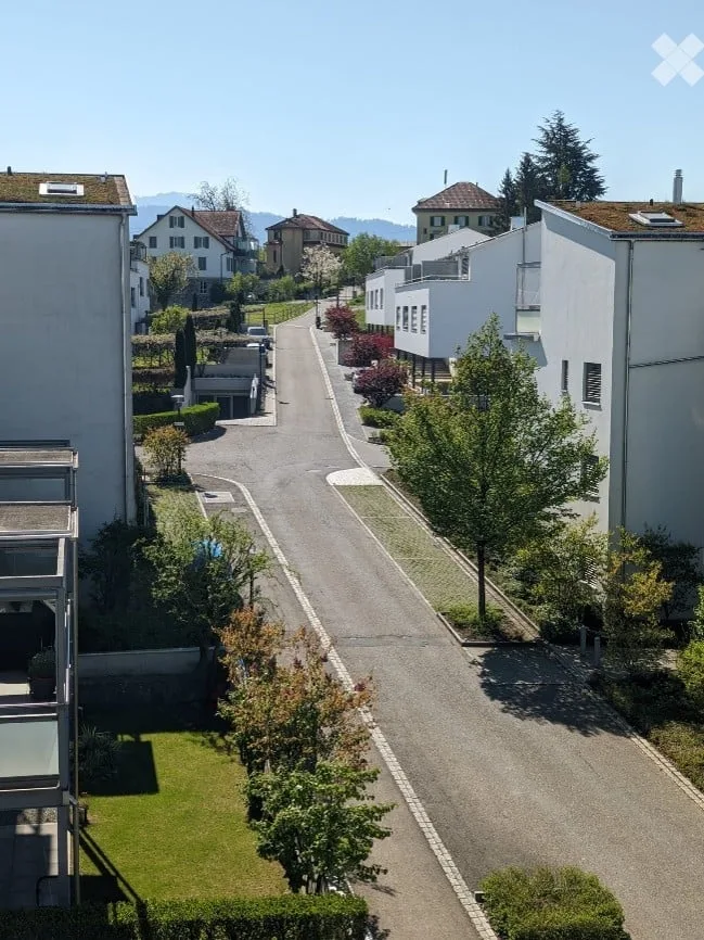 Habitation spacieuse sur deux étages : appartement-maisonnette de 5,5 pièces à Steinhausen