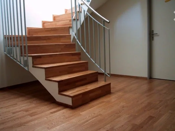 Habitation spacieuse sur deux étages : appartement-maisonnette de 5,5 pièces à Steinhausen