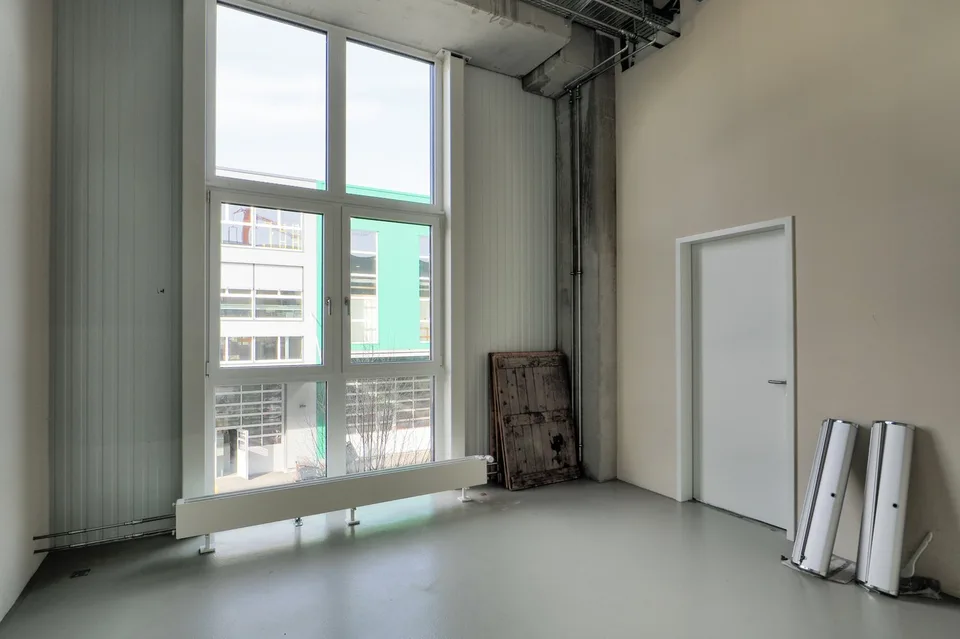 Spazio commerciale attraente nuovo con magazzino, ufficio, e rampa! – foto 17 di 22