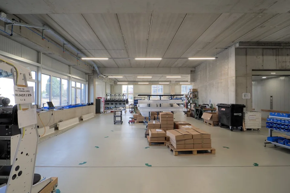 Spazio commerciale attraente nuovo con magazzino, ufficio, e rampa! – foto 7 di 22