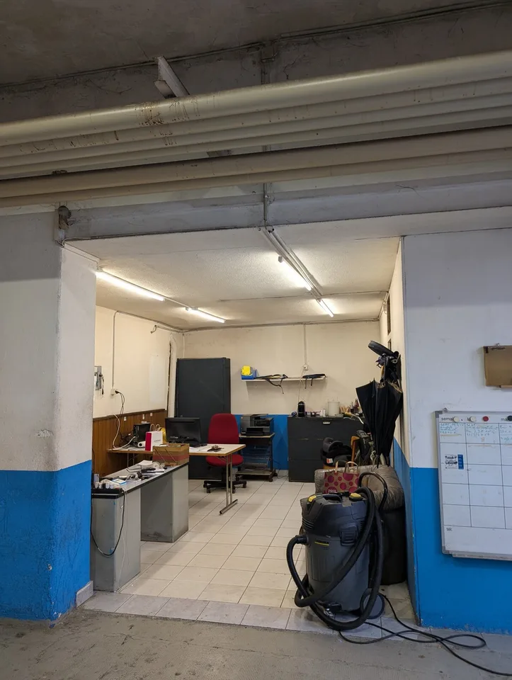 Local commercial / Dépôt au rez-de-chaussée