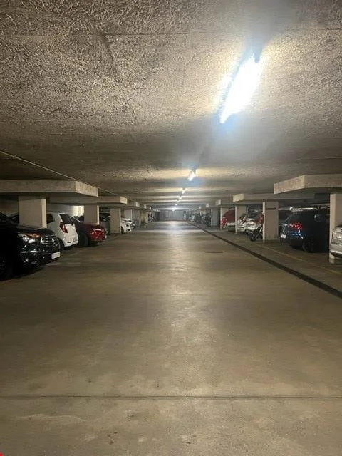Günstige Einstellhallenplätze in Brügg