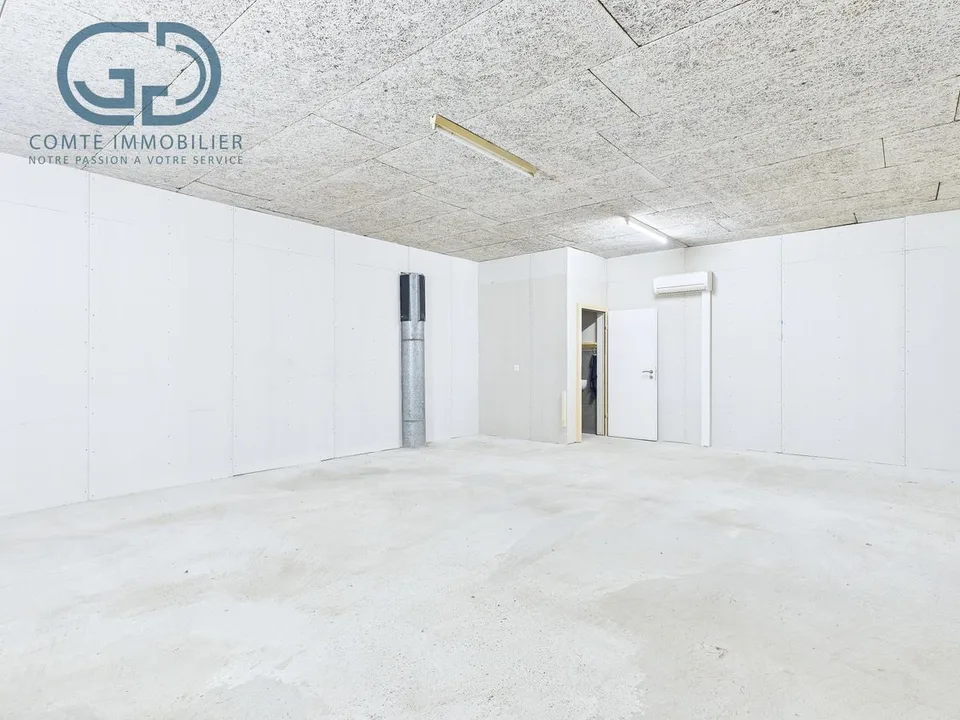Lagernfläche von 367 m2 zur Miete im Zentrum von Courgenay