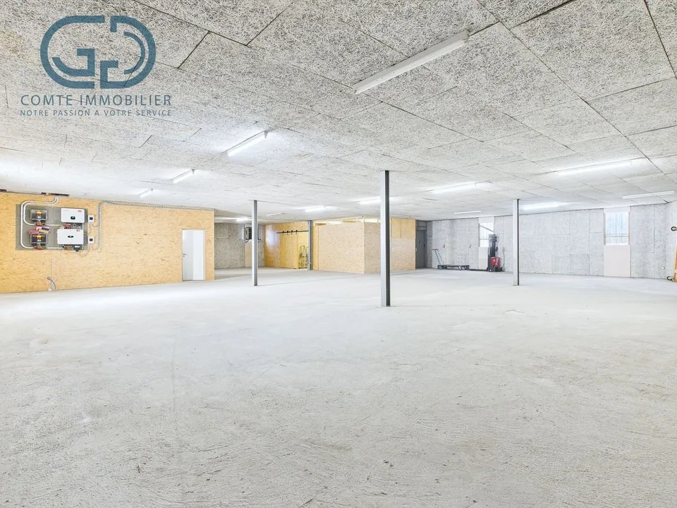 Lagernfläche von 367 m2 zur Miete im Zentrum von Courgenay