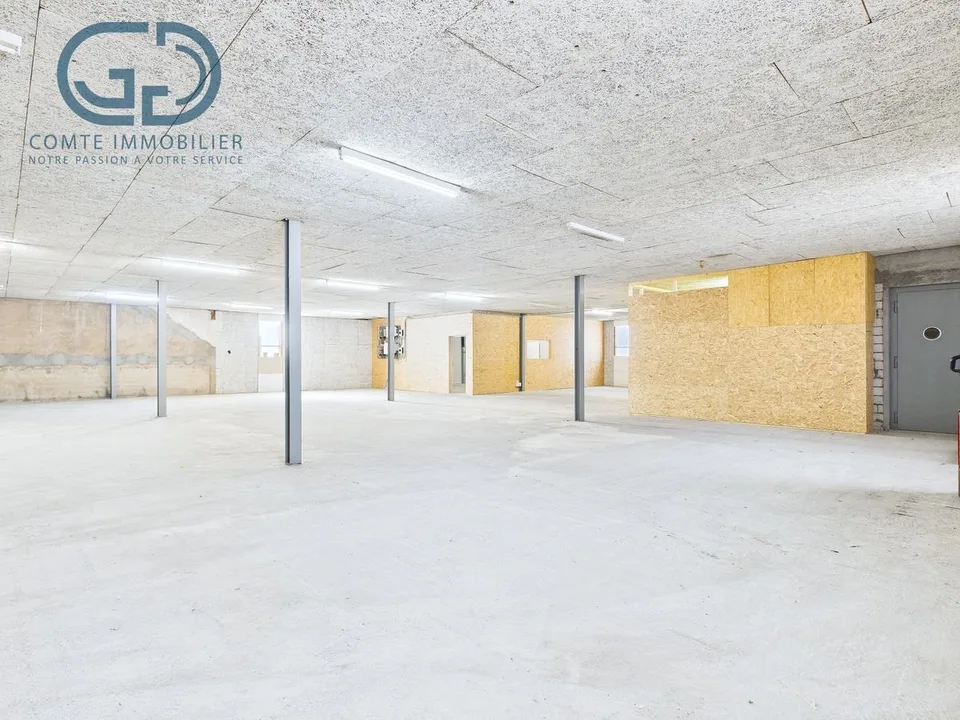 Lagernfläche von 367 m2 zur Miete im Zentrum von Courgenay