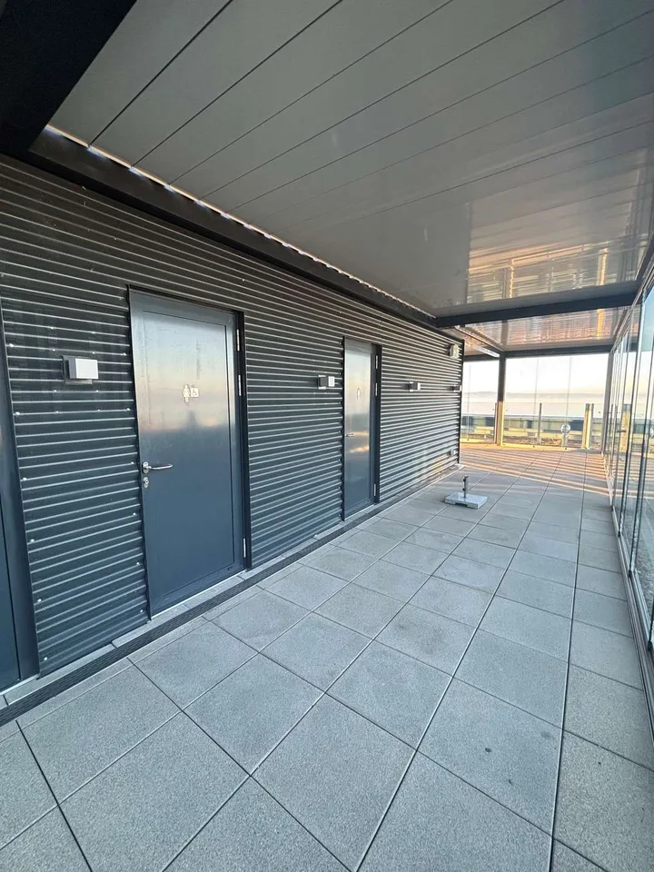 Espace commercial exclusif avec vue panoramique sur le lac – photo 11 sur 12