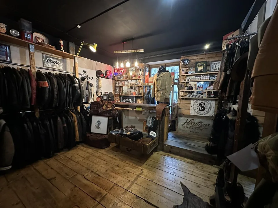 MAGASIN DE VÊTEMENTS AUX EAUX-VIVES