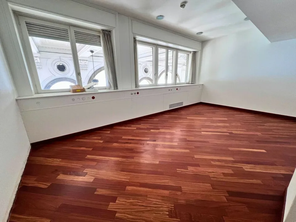 Office in one of the city's most prestigious and historic buildings