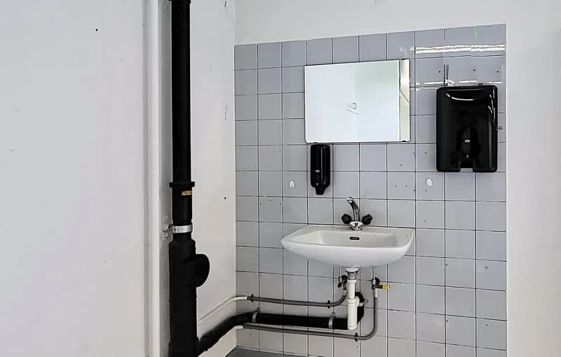 Magazzino commerciale al piano terra - 4 m di altezza del soffitto e 1.000 kg di carico a pavimento - 431 m2 a Hombrechtikon – foto 6 di 8