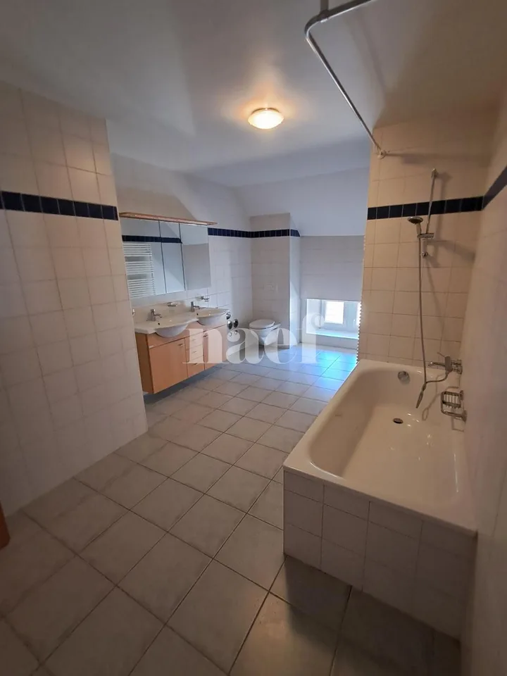 Schönes und großes helles 5-Zimmer-Wohnung
