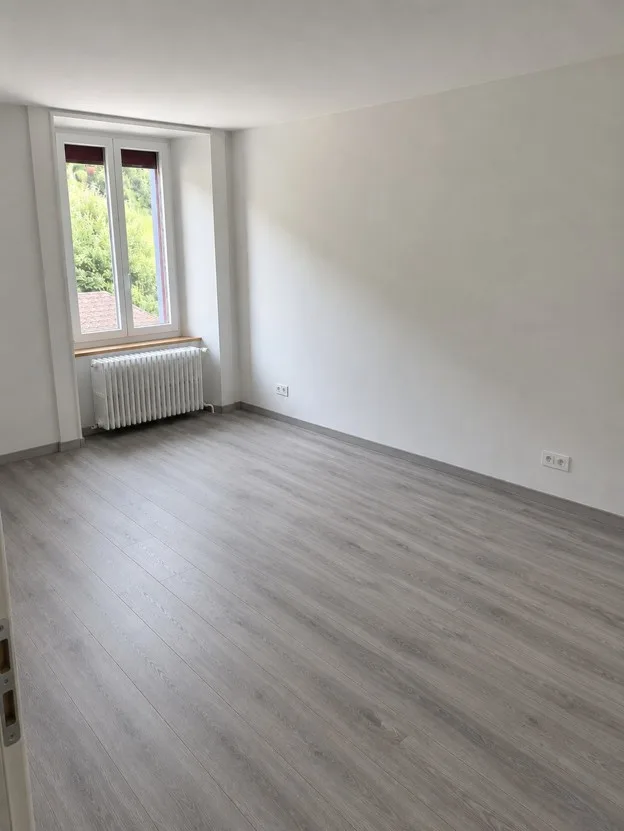 Großes Apartment mit 3 Räumen und Veranda mit Zugang zum Garten