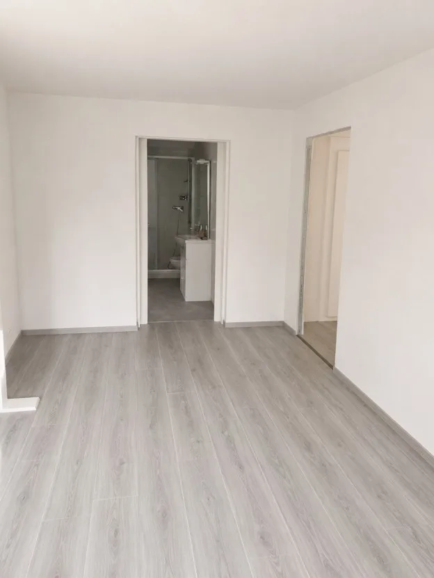 Großes Apartment mit 3 Räumen und Veranda mit Zugang zum Garten