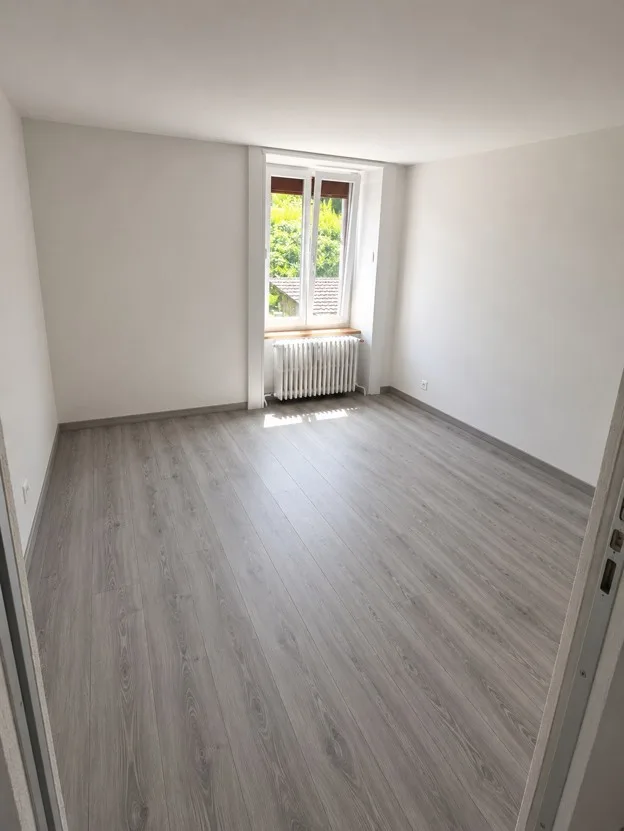 Großes Apartment mit 3 Räumen und Veranda mit Zugang zum Garten