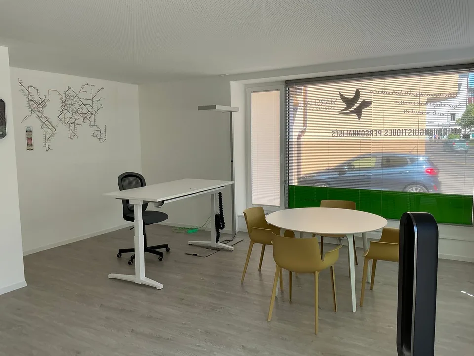 Ufficio moderno con vetrine in affitto nel quartiere Eglise Rouge a Neuchâtel