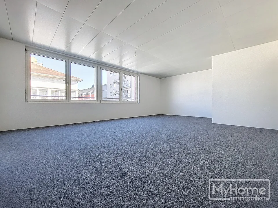 Ufficio luminoso di 265m2